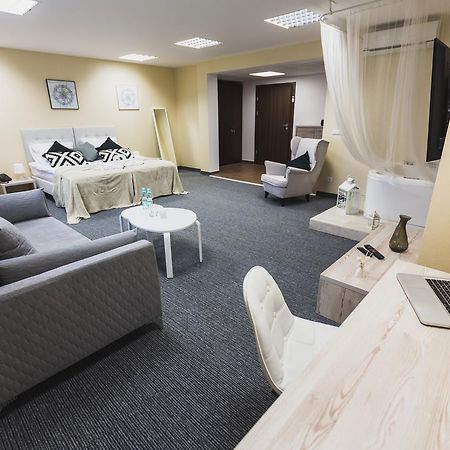 Czarno Na Bialym Otel Krasków Dış mekan fotoğraf