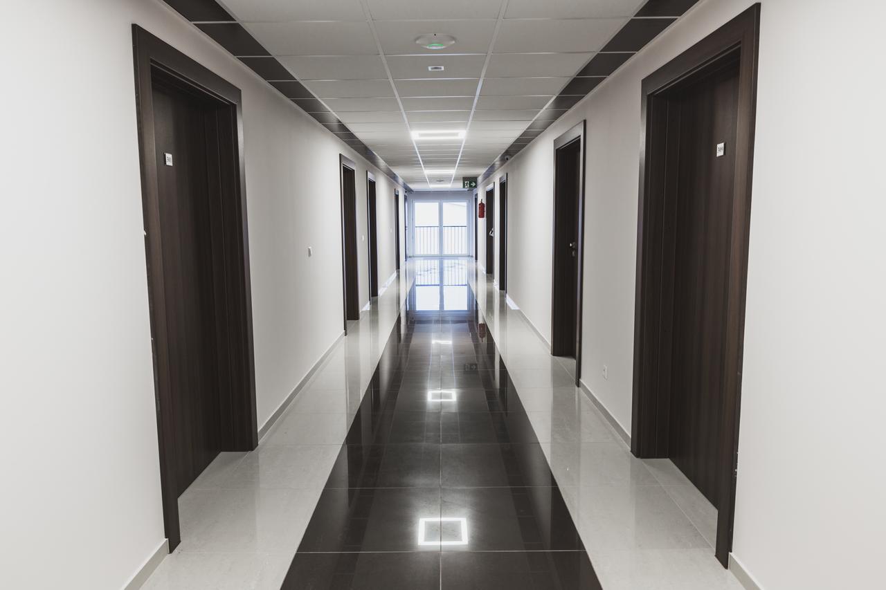 Czarno Na Bialym Otel Krasków Dış mekan fotoğraf