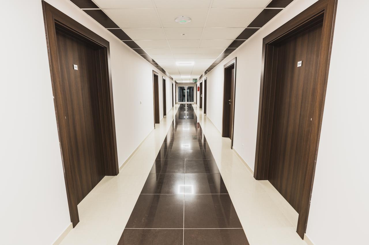 Czarno Na Bialym Otel Krasków Dış mekan fotoğraf