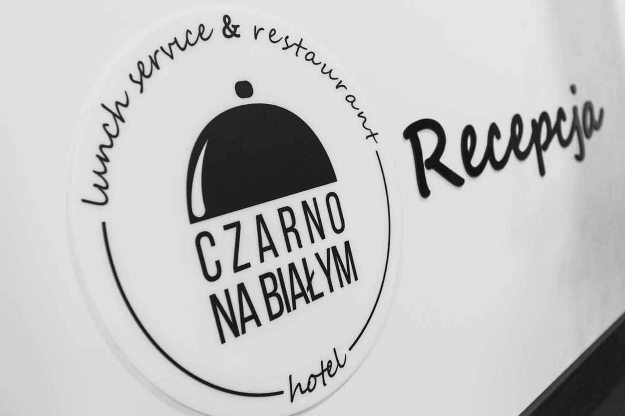 Czarno Na Bialym Otel Krasków Dış mekan fotoğraf