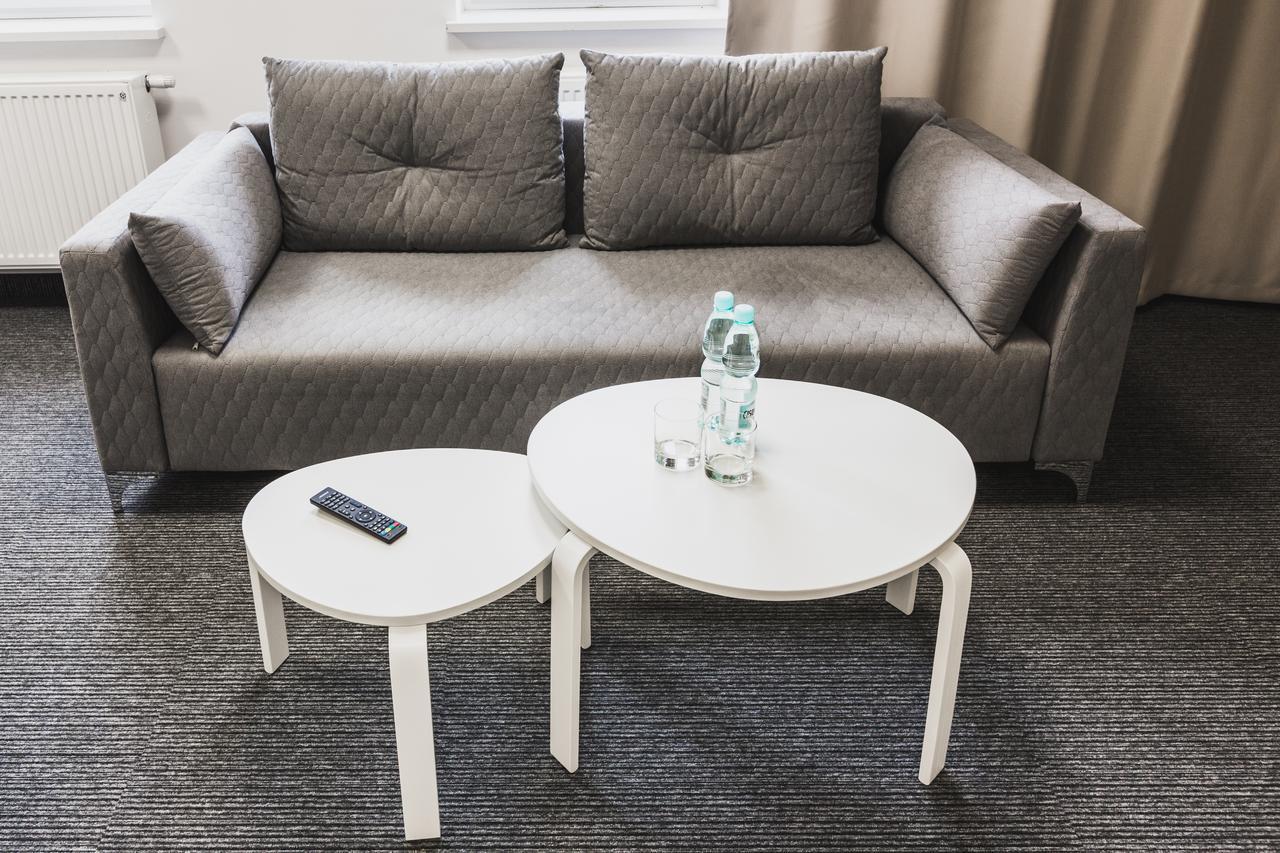 Czarno Na Bialym Otel Krasków Dış mekan fotoğraf