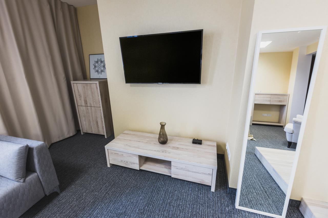 Czarno Na Bialym Otel Krasków Dış mekan fotoğraf