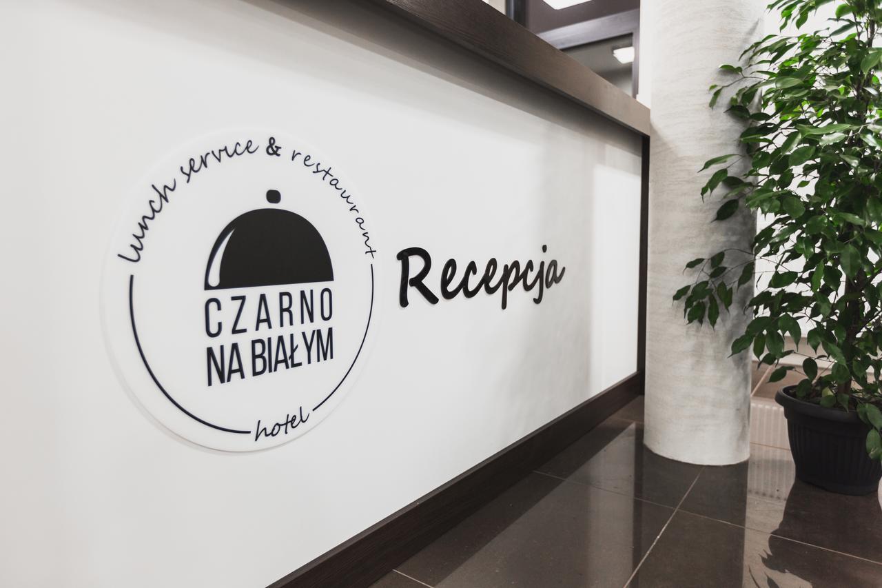 Czarno Na Bialym Otel Krasków Dış mekan fotoğraf