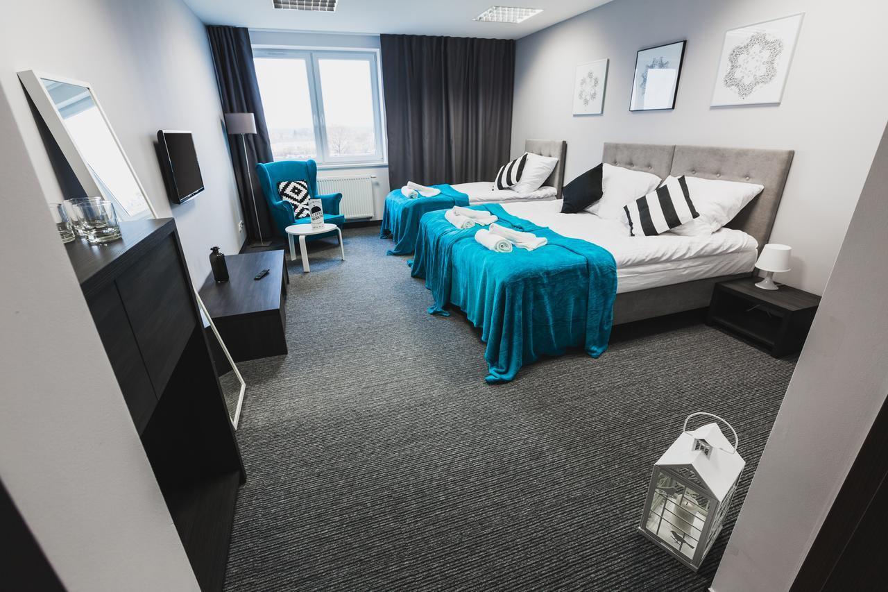 Czarno Na Bialym Otel Krasków Dış mekan fotoğraf
