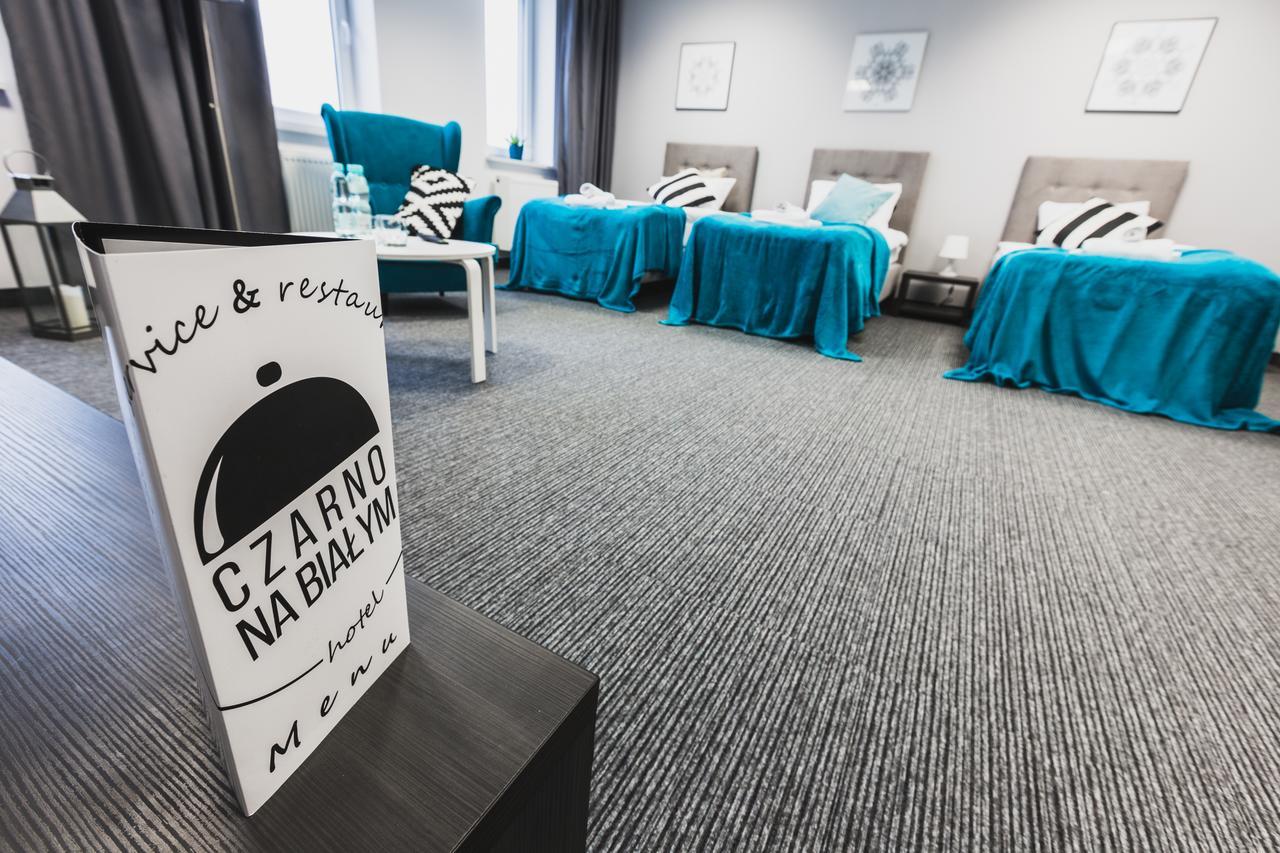 Czarno Na Bialym Otel Krasków Dış mekan fotoğraf