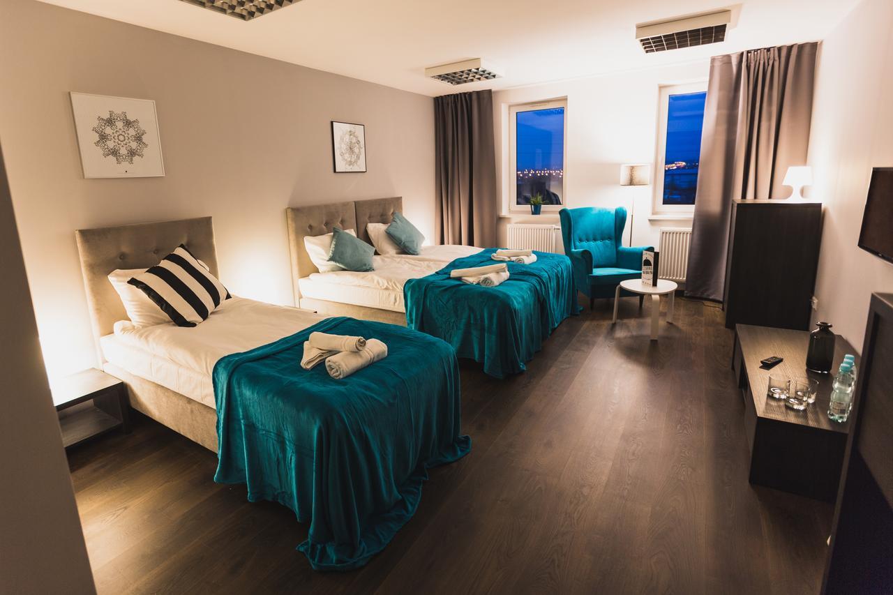 Czarno Na Bialym Otel Krasków Dış mekan fotoğraf